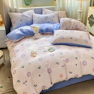 Lenjerie pat 1 PERSOANA,  Soft Touch CREPONAT DELUXE, 4 piese, cu ELASTIC, Albastru, flori