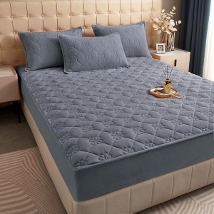 Husã matlasatã tip topper din catifea, 160x200cm + 2 fete de perna 50x70cm, gri