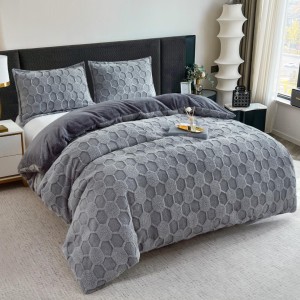 Pilota Groasă Cocolino Gofrat 3D Model în Relief cu Fagure și Dos din Blăniță Sherpa, Umplutură Vatelină Siliconică, 200x230 cm + 2 Fețe de Pernă 50x70 cm - Căldură și Rafinament pentru Un Somn Odihnitor, Gri