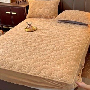 Husã matlasatã tip topper din catifea, 160x200cm + 2 fete de perna 50x70cm, camel