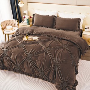 Lenjerie de Pat Dublu Luxury din Catifea Cocolino cu Pliuri Brodate și Volănașe, Pucioasa, 4 Piese, Bleu, Premium – Eleganță și Confort Desăvârșit pentru Dormitorul Tău, maro