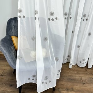 Perdea Crina din Voal Brodat - 600cm x 245cm , Rejansa pt. bara , model cu flori gri, Alb