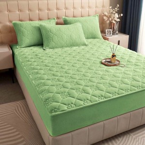 Husã matlasatã tip topper din catifea, 180x200cm + 2 fete de perna 50x70cm, verde deschis