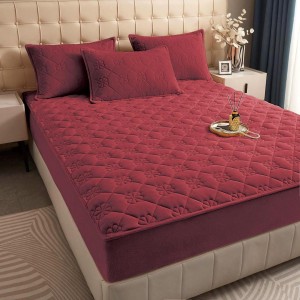 Husã matlasatã tip topper din catifea, 160x200cm + 2 fete de perna 50x70cm, grena