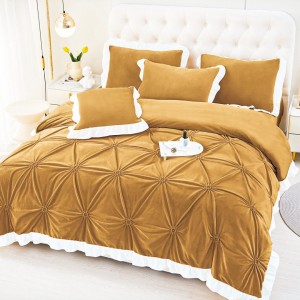 Lenjerie de Pat Dublu Luxury din Catifea Cocolino cu Pliuri Brodate și Volănașe Contrastante, Pucioasa, 4 Piese, Premium – Eleganță și Rafinament pentru Dormitorul Tău, mustar