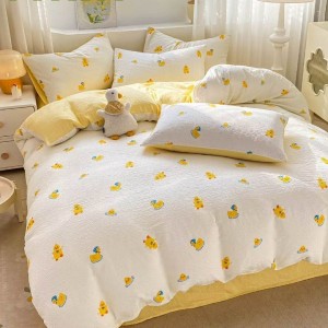 Lenjerie pat 1 PERSOANA,  Soft Touch CREPONAT DELUXE, 4 piese, cu ELASTIC, Galben, ratuste