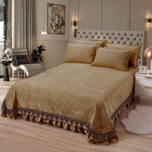 Cuvertura pat dublu, 3 piese, Catifea Matlasata cu broderie, 220x240cm + 2 fete de perne 50x70cm, capuccino