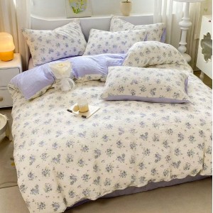 Lenjerie pat 1 PERSOANA,  Soft Touch CREPONAT DELUXE, 4 piese, cu ELASTIC, Bleu, floricele