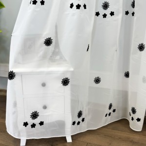 Perdea Crina din Voal Brodat - 600cm x 240cm, Rejansa pt. bara, model cu flori negre, Alb