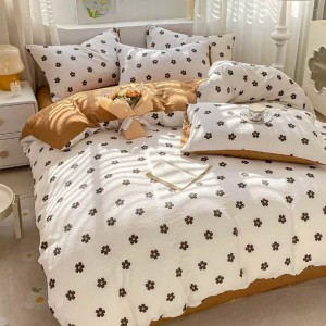 Lenjerie pat 1 PERSOANA,  Soft Touch CREPONAT DELUXE, 4 piese, cu ELASTIC, Maro, floricele