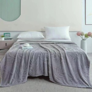 Patura CoCoLiNo, model grofat cu model in relief, 200x230cm, gri deschis, frunze Patura CoCoLiNo, model grofat cu model in relief, 200x230cm, gri deschis, frunze