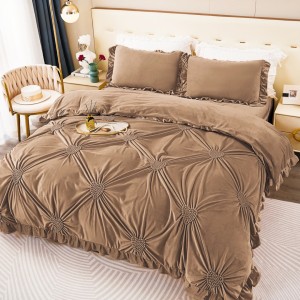 Lenjerie de Pat Dublu Luxury din Catifea Cocolino cu Pliuri Brodate și Volănașe, Pucioasa, 4 Piese, Bleu, Premium – Eleganță și Confort Desăvârșit pentru Dormitorul Tău, cappuccino