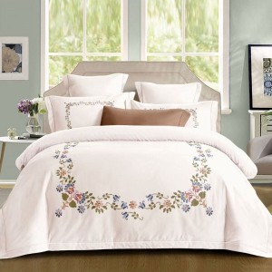 Lenjerie pat dublu, Primăvara,  FINET, Cearsaf cu Elastic 160x200cm, 4 piese, Crem, model elegant cu flori - Lux Absolut, Delicatețe și Eleganță Desăvârșită