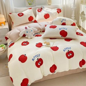 Lenjerie pat 1 PERSOANA,  Soft Touch CREPONAT DELUXE, 4 piese, cu ELASTIC, Rosu, mere