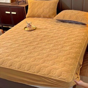 Husã matlasatã tip topper din catifea, 180x200cm + 2 fete de perna 50x70cm, camel