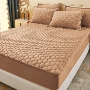 Husã matlasatã tip topper din catifea, 160x200cm + 2 fete de perna 50x70cm, maro deschis