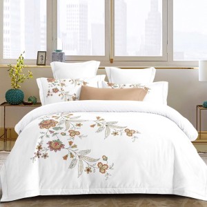 Lenjerie pat dublu, Primăvara,  FINET, Cearsaf cu Elastic 180x200cm, 4 piese, Alb, Bej, model elegant cu flori - Lux Absolut, Delicatețe și Eleganță Desăvârșită