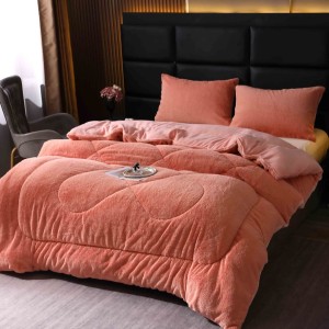 Pilota Groasă cu Fața din Blăniță Artificială de Iepure și Dos din CoCoLiNo Pufos, Umplutură Vatelină Siliconică, 200x230 cm + 2 fete de perna 50x70cm - Confort Termic Premium și Eleganță pentru Nopți Racoroase, Somon Pilota Groasă cu Fața din Blăniță Artificială de Iepure și Dos din CoCoLiNo Pufos, Umplutură Vatelină Siliconică, 200x230 cm + 2 fete de perna 50x70cm - Confort Termic Premium și Eleganță pentru Nopți Racoroase, Somon