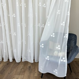 Perdea Anabelle din Voal Brodat - 600cm x 240cm, Rejansa pt. bara , model cu flori, Alb