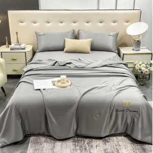 Set luxury cu PILOTA de VARA, din MATASE SATINATA, 4 piese, Gri deschis Set luxury cu PILOTA de VARA, din MATASE SATINATA, 4 piese, Gri deschis