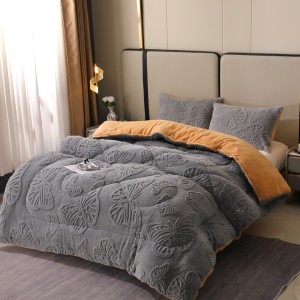 Pilota Groasă Cocolino Gofrat 3D cu Fluturi în Relief și Dos din Blăniță Sherpa, Umplutură Vatelină Siliconică, 200x230 cm + 2 Fețe de Pernă 50x70 cm - Căldură și Rafinament pentru Un Somn Odihnitor, Gri deschis