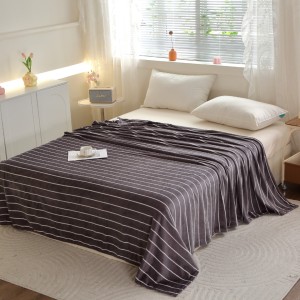 Pătură Super Soft Cocolino, 200x230 cm – Răsfăț absolut în zilele reci, Gri, dungi