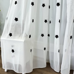 Perdea Floris din Voal Brodat - 600cm x 245cm , Rejansa pt. bara , model cu flori negre, Alb