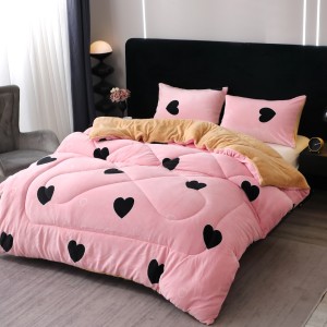 Pilota Cocolino cu Blăniță Bej Ultra Pufoasă, Matlasată, 200x230cm + 2 fete de perna 50x70cm – Căldură Instantă și Confort de Lux pentru Nopți Reci, Roz, inimioare Pilota Cocolino cu Blăniță Bej Ultra Pufoasă, Matlasată, 200x230cm + 2 fete de perna 50x70cm – Căldură Instantă și Confort de Lux pentru Nopți Reci, Roz, inimioare