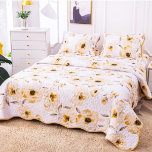 Cuvertură Matlasată din Bumbac Satinat, cu Bordură în Valuri (220x230 cm) + 2 Fețe de Pernă (60x80 cm), Alb, Galben, Flori