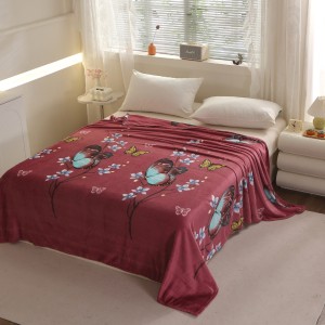 Patura Pufoasa CoCoLiNo (Fleece), 200x230cm, 240gr/m, Vișiniu, Fluturi - Răsfățul Perfect pentru Serile Racoroase