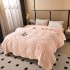 Pătură Premium, 200x230cm, CoCoLiNo, Grofată, cu Model 3D Tip Tricotaj și Bordură din Blăniță Contrastantă – Eleganță și Căldură Absolută, Roz Pal [3]