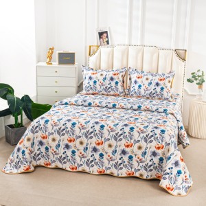 Cuvertură Matlasată din Bumbac Satinat, cu Bordură în Valuri (220x230 cm) + 2 Fețe de Pernă (60x80 cm), Alb, Albastru, Flori