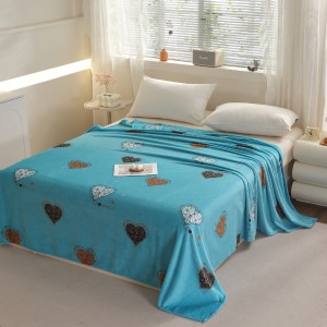 Patura Pufoasa CoCoLiNo (Fleece), 200x230cm, 240gr/m, Bleu, Inimioare - Răsfățul Perfect pentru Serile Racoroase