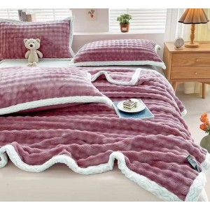 Pătură Premium, Blăniță Artificială Fină, 200x230cm + 2 Fețe de Pernă 52x78cm, cu Bordură din Blăniță Contrastantă – Confort și Eleganță în Fiecare Detaliu, Mov