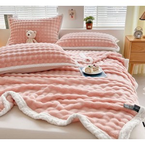 Pătură Premium, Blăniță Artificială Fină, 200x230cm + 2 Fețe de Pernă 52x78cm, cu Bordură din Blăniță Contrastantă – Confort și Eleganță în Fiecare Detaliu, Somon