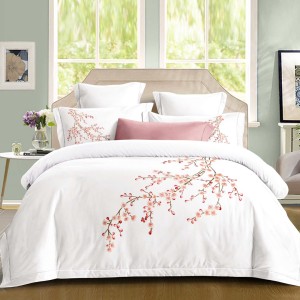 Lenjerie pat dublu, Primăvara,  FINET, Cearsaf cu Elastic 180x200cm, 4 piese, Alb, Roz, Crengute cu Flori - Lux Absolut, Delicatețe și Eleganță Desăvârșită