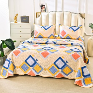 Cuvertură Matlasată din Bumbac Satinat, cu Bordură în Valuri (220x230 cm) + 2 Fețe de Pernă (60x80 cm), Bej, Forme Geometrice Colorate